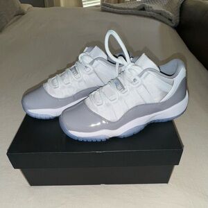 Jordan Kids - AIR JORDAN 11 LOW GS
"Cement Grey"